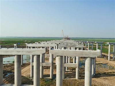 武漢段府河大橋獲評(píng)“交通工程示范工地”，樹(shù)立行業(yè)建設(shè)新標(biāo)桿